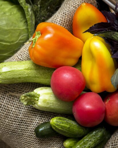 top-view-arrangement-delicious-fresh-vegetables